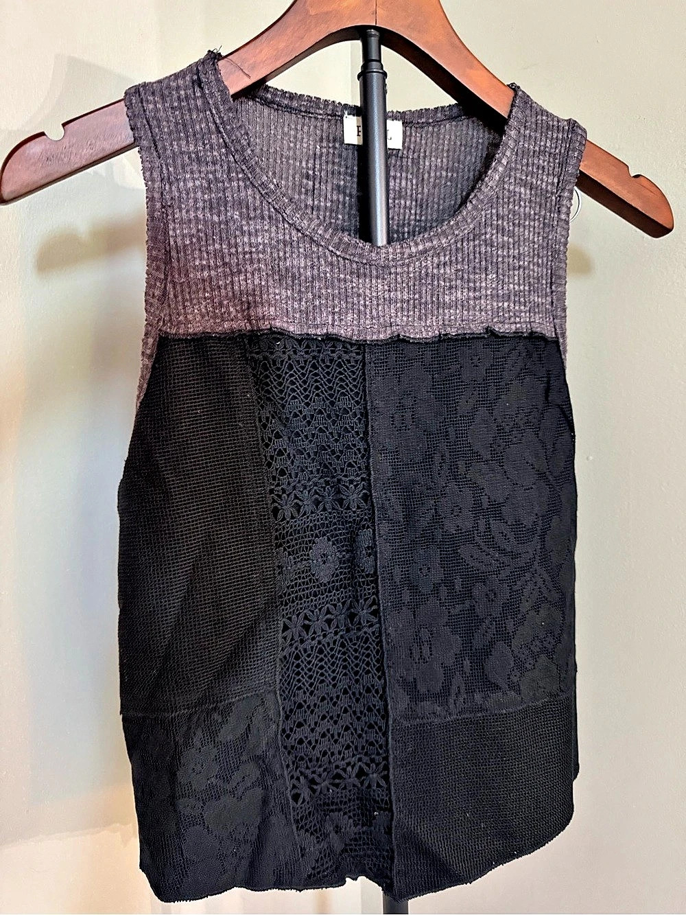 Pol YKT1354 Color Block Tank Top in Black & Gray Size Small NEW